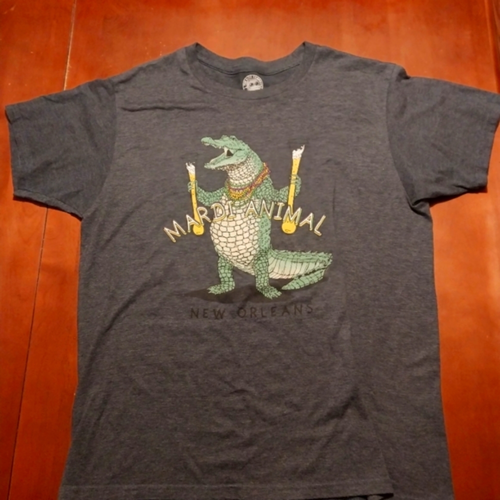 The Duck Company Gray Short Sleeve New Orleans T-Shirt Alligator With Beer